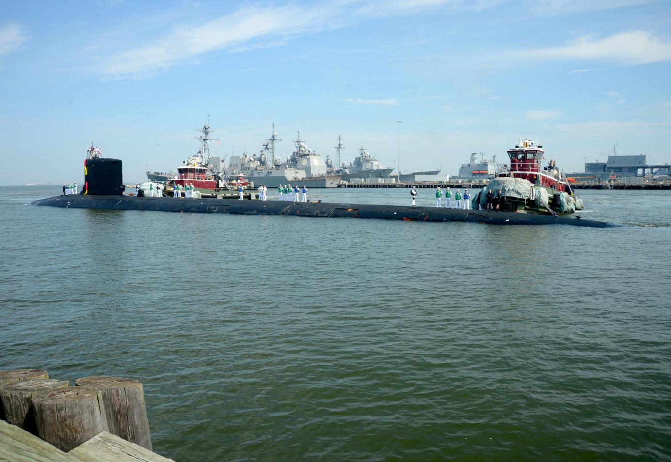 Американская многоцелевая  атомная подводная лодка USS John Warner (SSN 785), типа Virginia,   возвратилась в ВМБ Norfolk,  успешно завершив 6-месячную боевую службу в зоне ответственности 6-го флота США, фото сделано 11 июля 2018 года