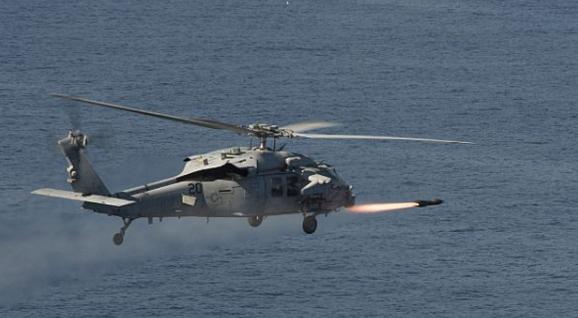 Пуск ракеты AGM-114N Hellfire   с вертолета MH-60S Sea Hawk, фото сделано 2 марта 2017 года у побережья Калифорнии  
