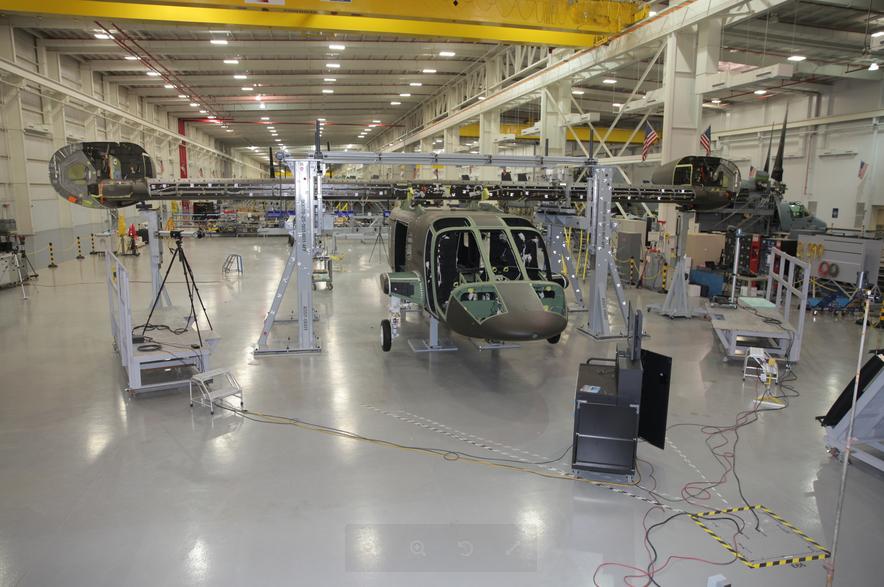 Bell Helicopter успешно состыковала фюзеляж и крыло с поворотными гондолами  головного демонстрационного образца   V-280 Valor, фото сделано на прошлой неделе на заводе компании в в Amarillo, шт. Техас 