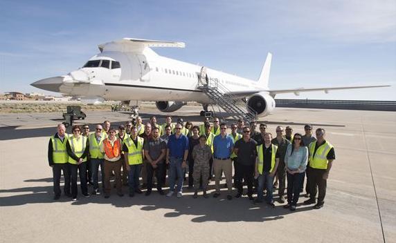 Летающая лаборатория для отработки функциональных бортовых систем F-22, построена на базе самого первого произведенного образца Boeing 757, экипаж до 30 человек, фото сделано 3 мая 2017 года на авиабазе Edwards, шт. Калифорния