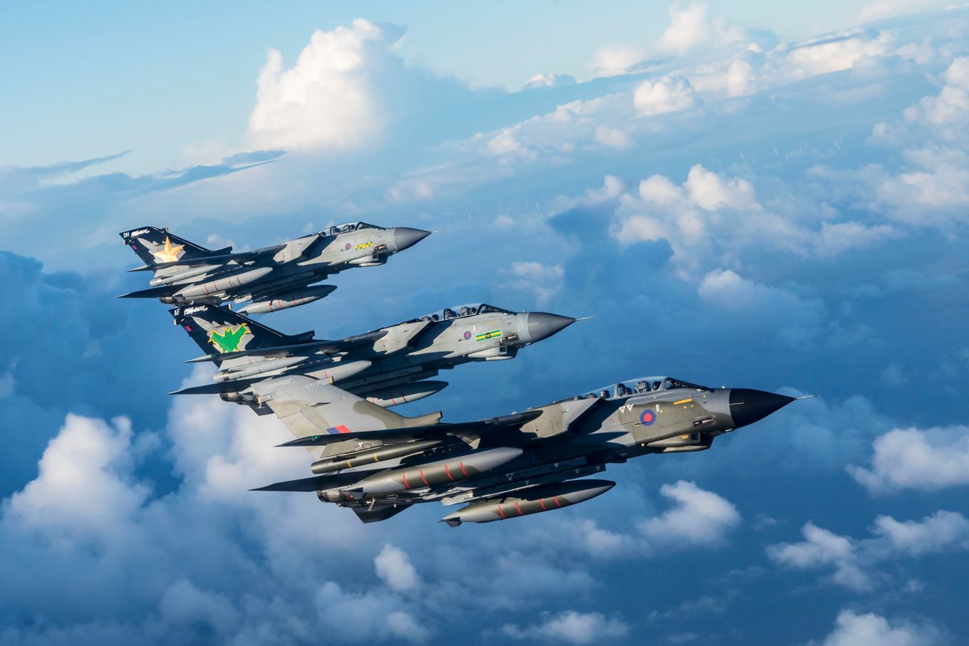 Истребители  Tornado 31 марта 2019 года будут сняты с вооружения ВВС Великобритании после 40 лет нахождения в строю (были приняты на вооружение в 1979 году) в качестве основы боевой мощи страны, в честь этого события ВВС Великобритании публикует «юбилейную» подборку  фотографий  Tornado в различных схемах окраски
