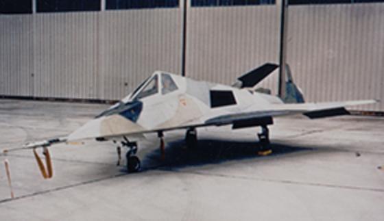 Have Blue  от DARPA (прототип F-117)  выполнил первый полет в 1977 году