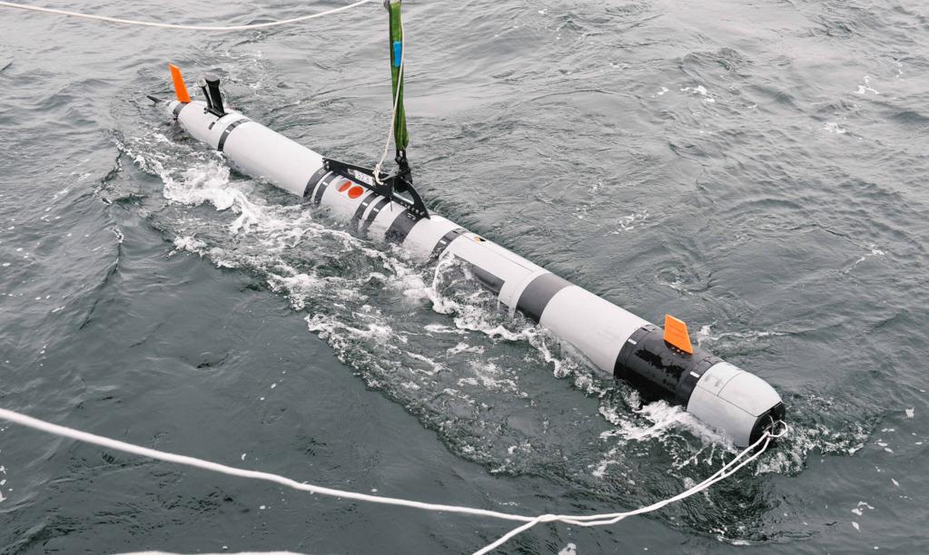 Спуск на воду экспериментального аппарата противоминной защиты Mark 18 Mod 2  с  корабля FSG Kronsort в рамках учения BALTOPS  2019, фото сделано 11 июня у побережья Todendorf, Германия