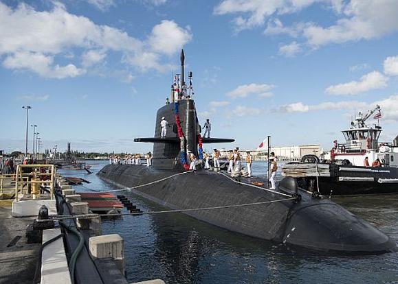 Японская подводная лодка JS Unryu (SS 502) в американской объединенной базе Pearl Harbor-Hickam, Гавайи, фото сделано 4 ноября 2016 года
