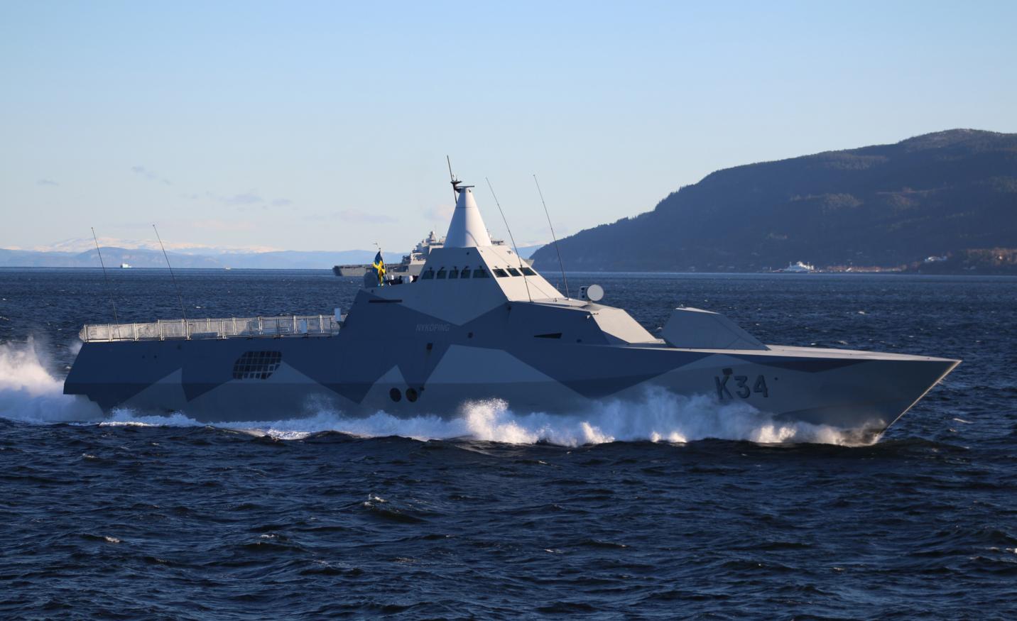 Шведский корвет HSwMS Nykping (K34), участвующий в учении  НАТО Trident Juncture 2018, фото сделано 31 октября 2018 года в норвежском фьорде Trondheim