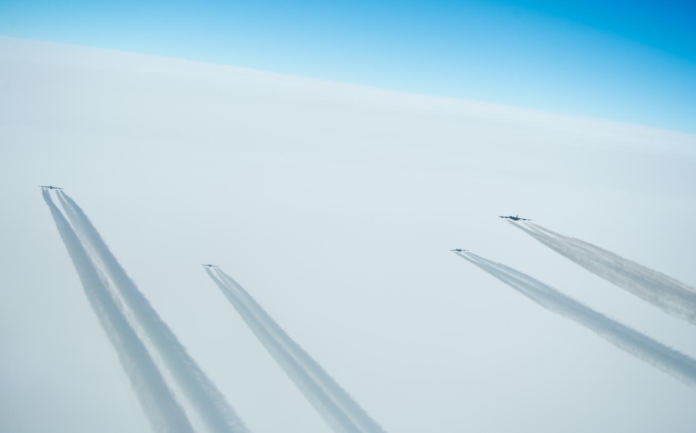 Четыре американских стратегических бомбардировщика  B-52 Stratofortress над Норвегией, фото сделано 28 марта 2019 года 