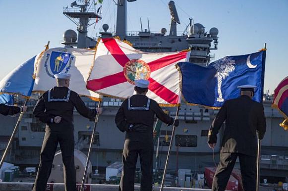 Атомный авианосец USS Dwight D. Eisenhower (CVN 69)  успешно возвратился в свою ВМБ Norfolk, завершив 7-месячную боевую службу в зонах ответственности 5-го и 6-го флотов США по авиационному обеспечению операции Inherent Resolve, фото сделано 30 декабря 2016 года