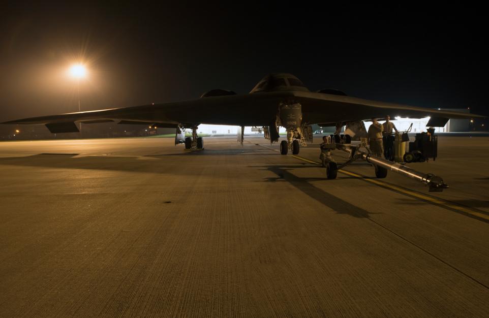 B-2 Spirit в Англии, фото сделано 27 августа 2019 года на АБ Fairford (впервые в истории в Европе сформирована мощная  группировка американских  стратегических бомбардировщиков всех 3-х типов)
